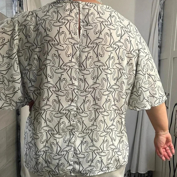 Eloquii dress shirt with flamingos in black trim. Size 18 with oversize sleeve - Picture 2 of 6